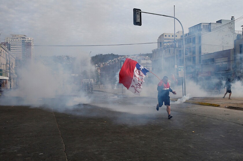 Chile-protest-tear-gas-R-780.jpg