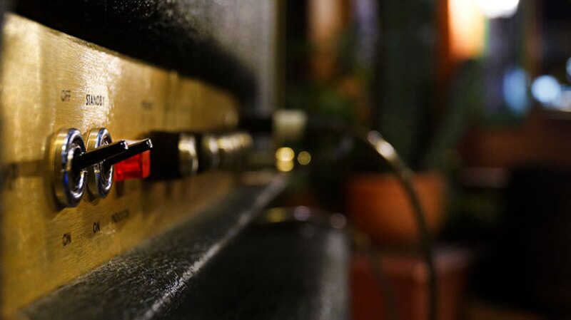 music-amps-marshall-on-off-780.jpg