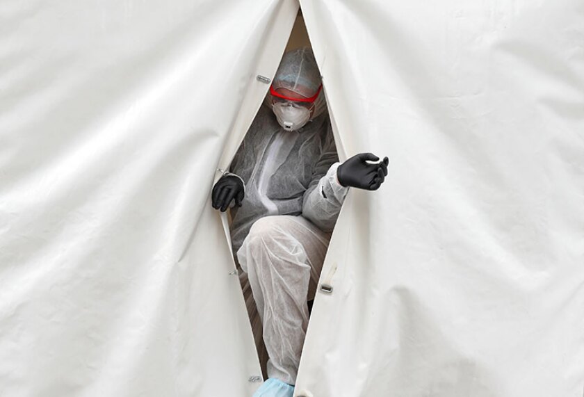 Coronavirus-tent-opening-R-780.jpg