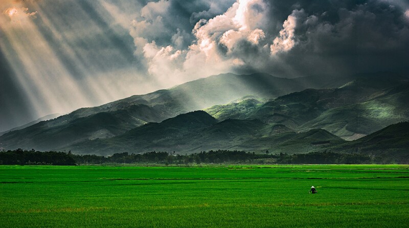 Vietnam-good-bad-weather-field-storm-sun-960.jpg