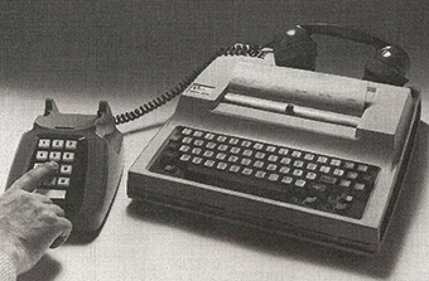oldtech-typewriterphone-340