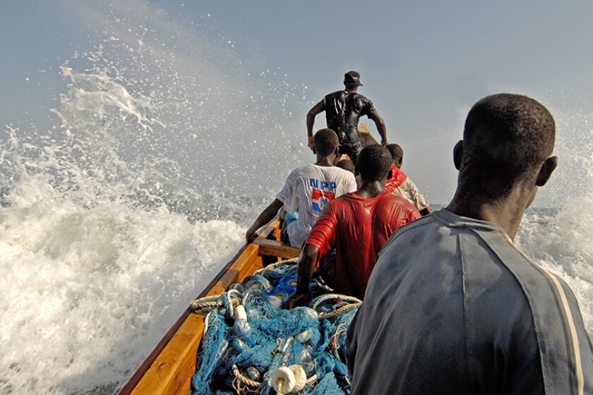 ghana-fishermen-riding-waves-780.jpg